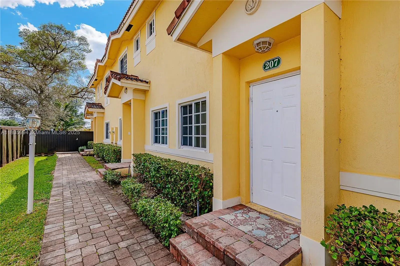 205 NE 4th Ct # 211, Hallandale Beach FL 33009
