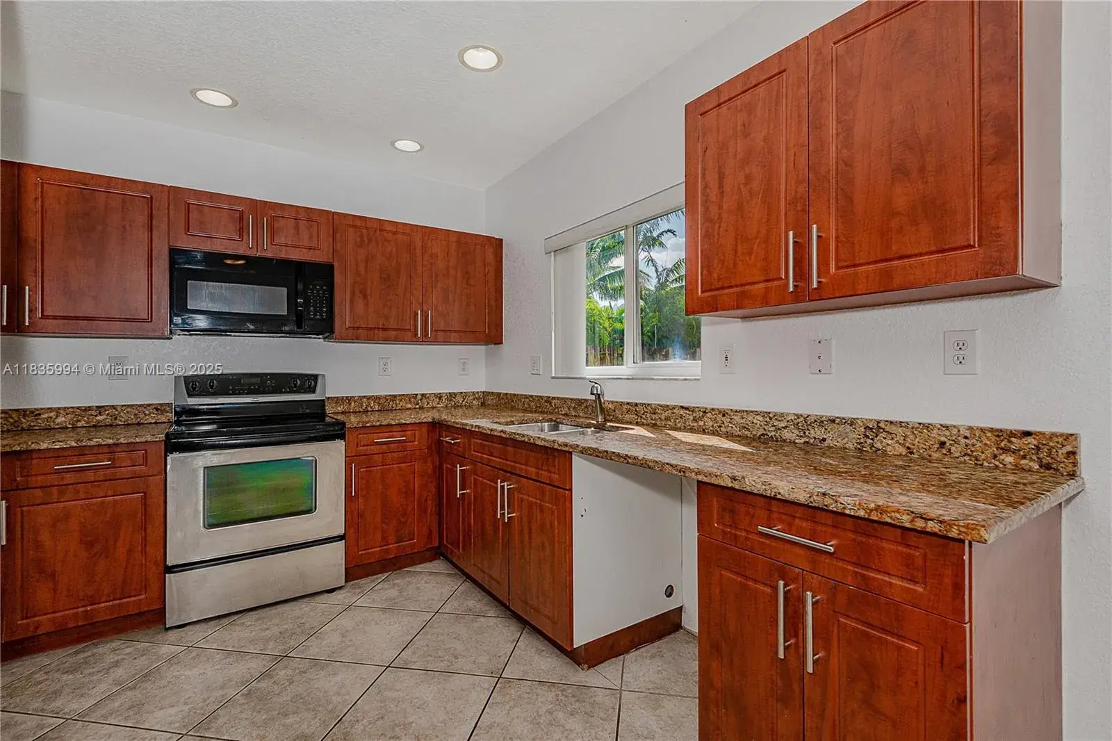 205 NE 4th Ct # 211, Hallandale Beach FL 33009