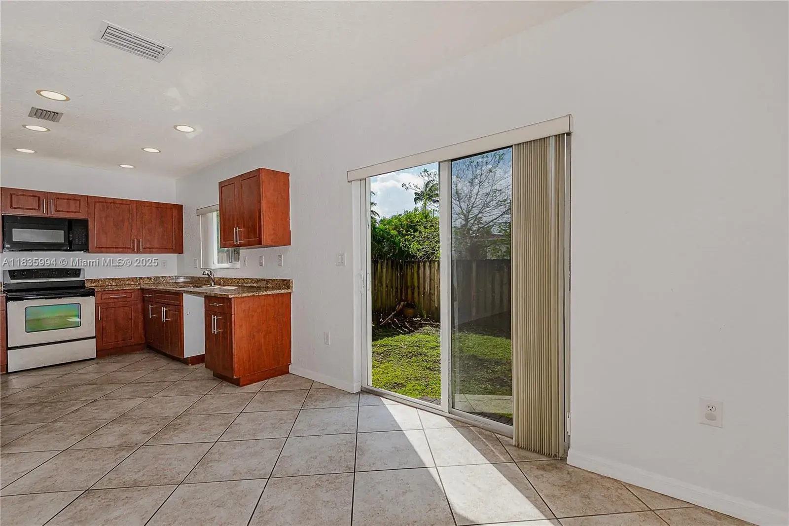 205 NE 4th Ct # 211, Hallandale Beach FL 33009