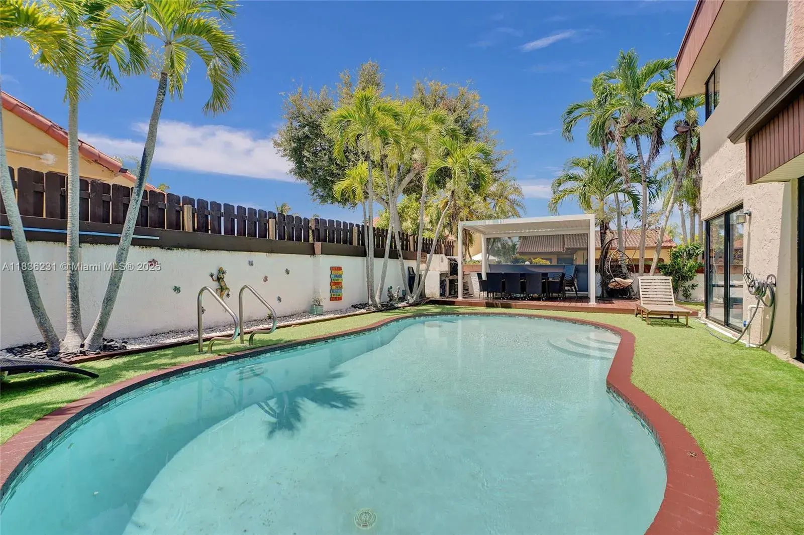 4 bedroom 3 bath Residential for sale at 1000 NE 204 Ln # D, Miami FL 33179