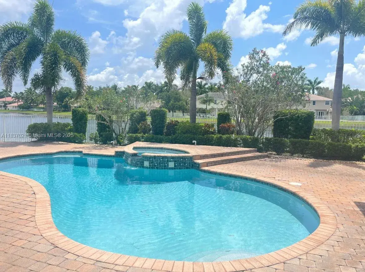 934 Gulfstream Ct, Weston FL 33327