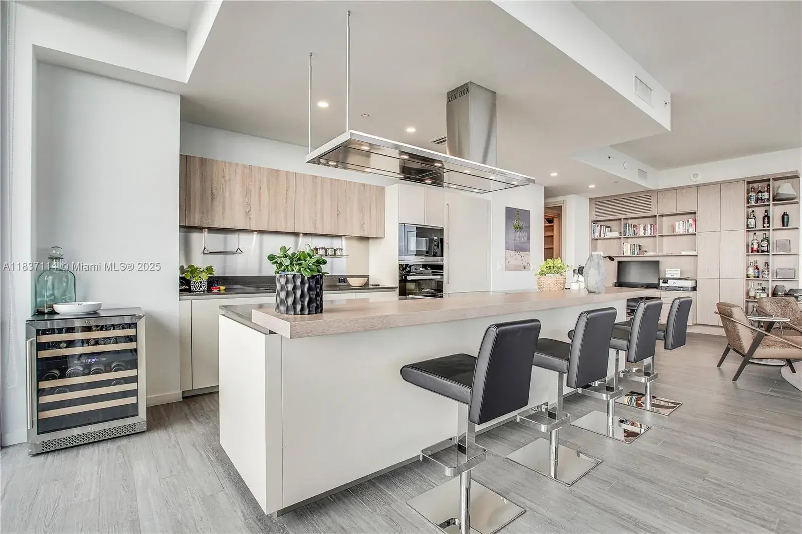 3 bedroom 3 bath Residential for sale at 1000 Brickell plz, Miami FL 33131