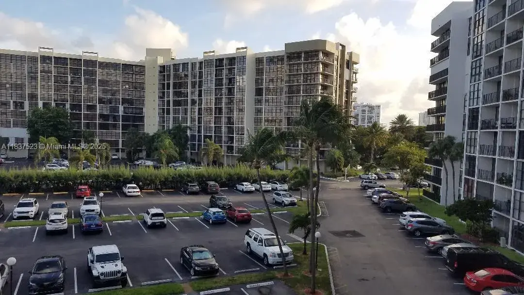 800 Parkview Dr # 226, Hallandale Beach FL 33009