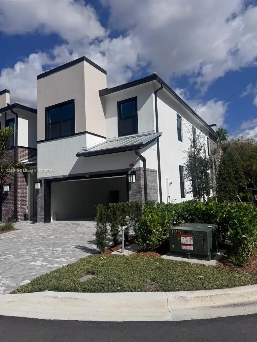 3 bedroom 2 bath Residential for sale at 750 NW 82nd Ter, Plantation FL 33324