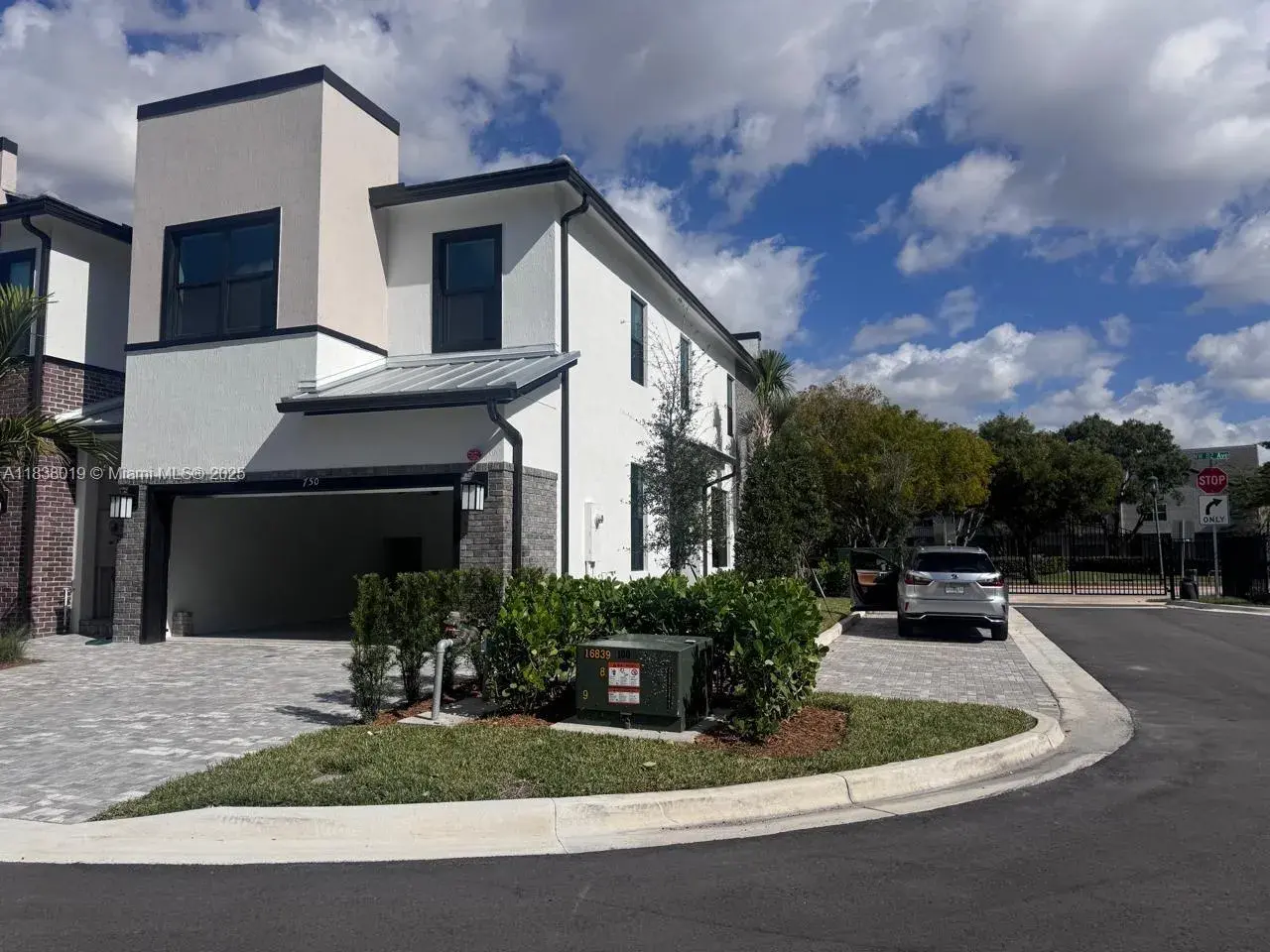 750 NW 82nd Ter, Plantation FL 33324