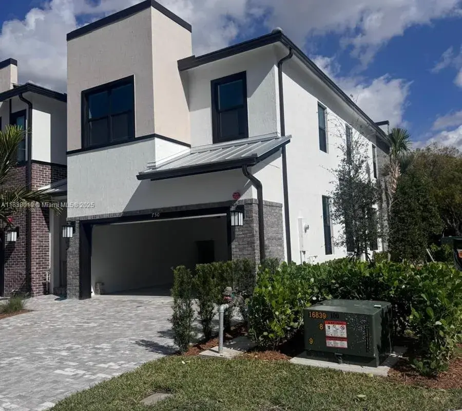 750 NW 82nd Ter, Plantation FL 33324