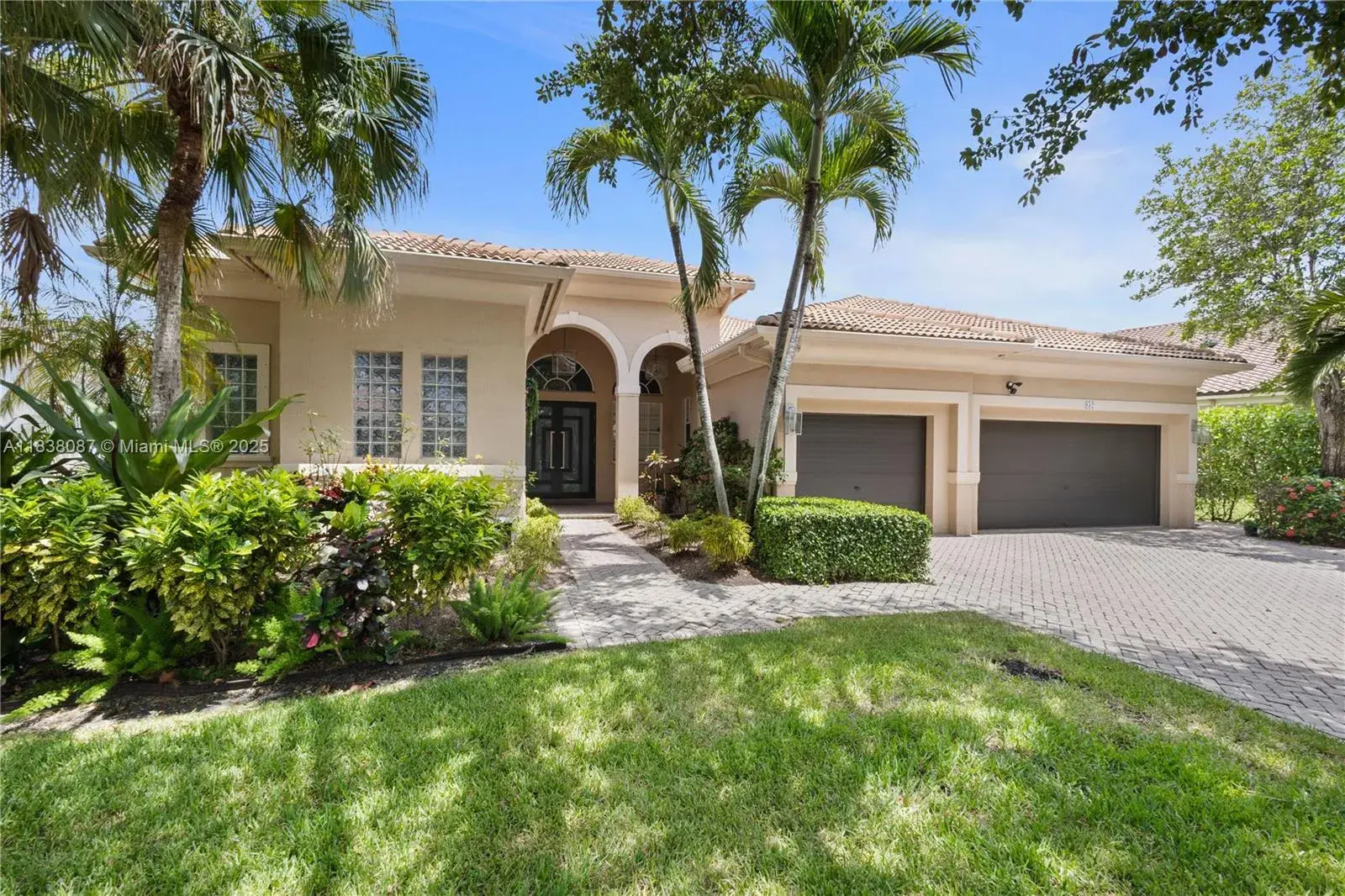 5 bedroom 4 bath Residential for sale at 932 NW 123rd Dr, Coral Springs FL 33071