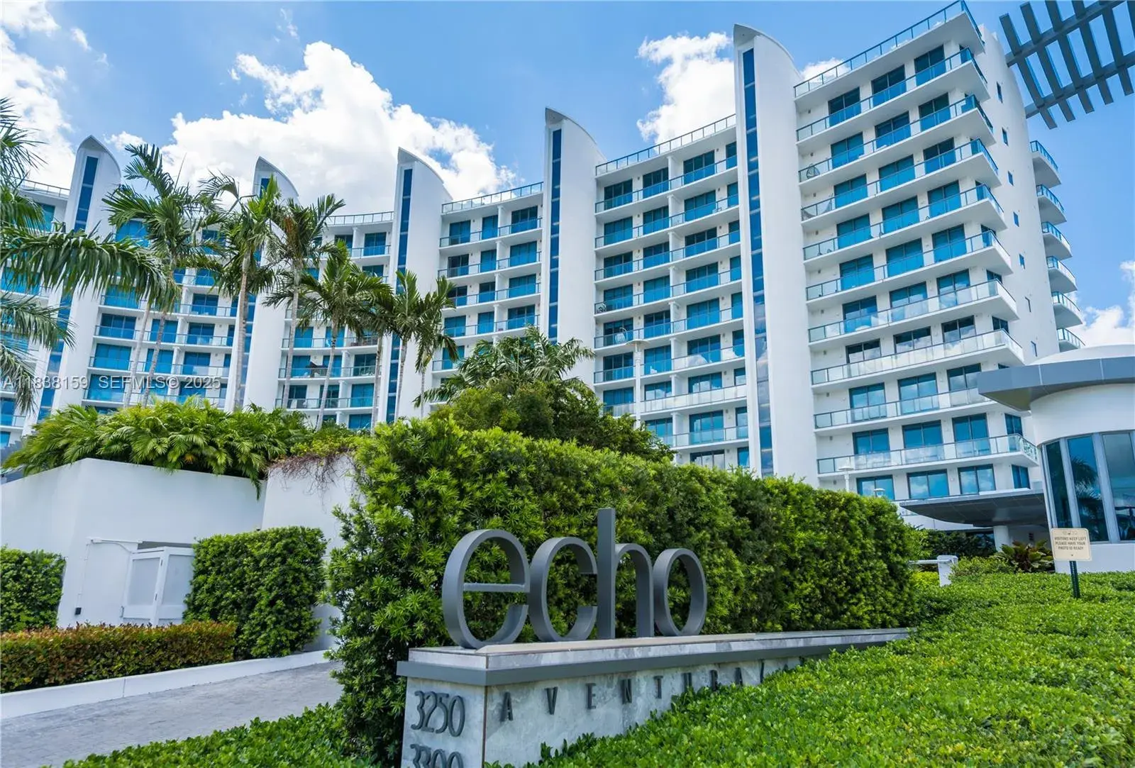 2 bedroom 2 bath Residential for sale at 3250 NE 188th St # 601, Aventura FL 33180