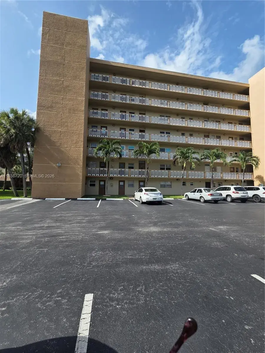 2 bedroom 2 bath Residential for sale at 620 NE 12th Ave # 101, Hallandale Beach FL 33009