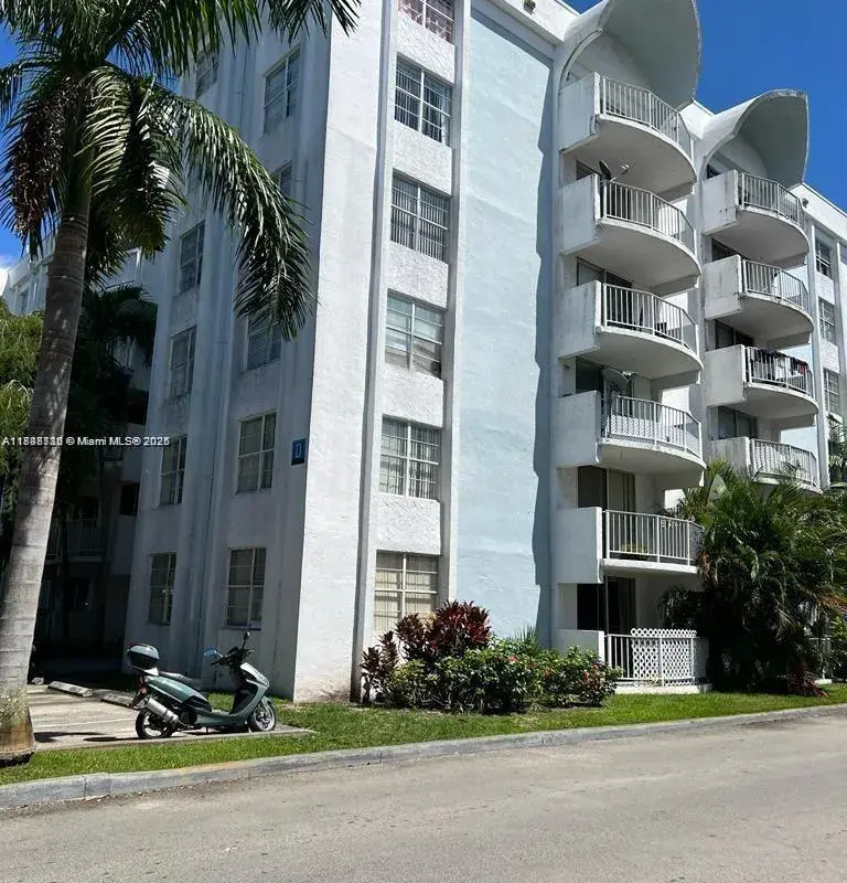 498 NW 165th St Rd # 407, Miami FL 33169