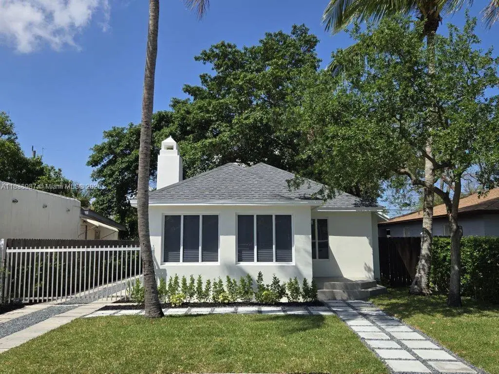 1923 NW 48th St, Miami FL 33142