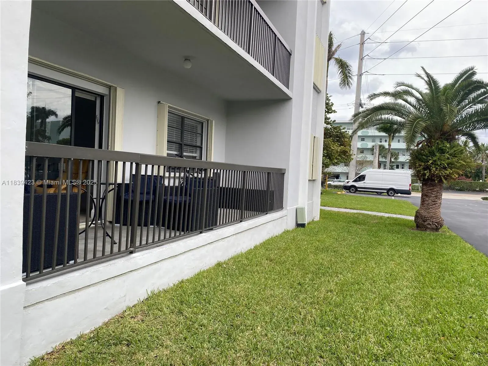 1301 Ne 7th St # 101, Hallandale Beach FL 33009