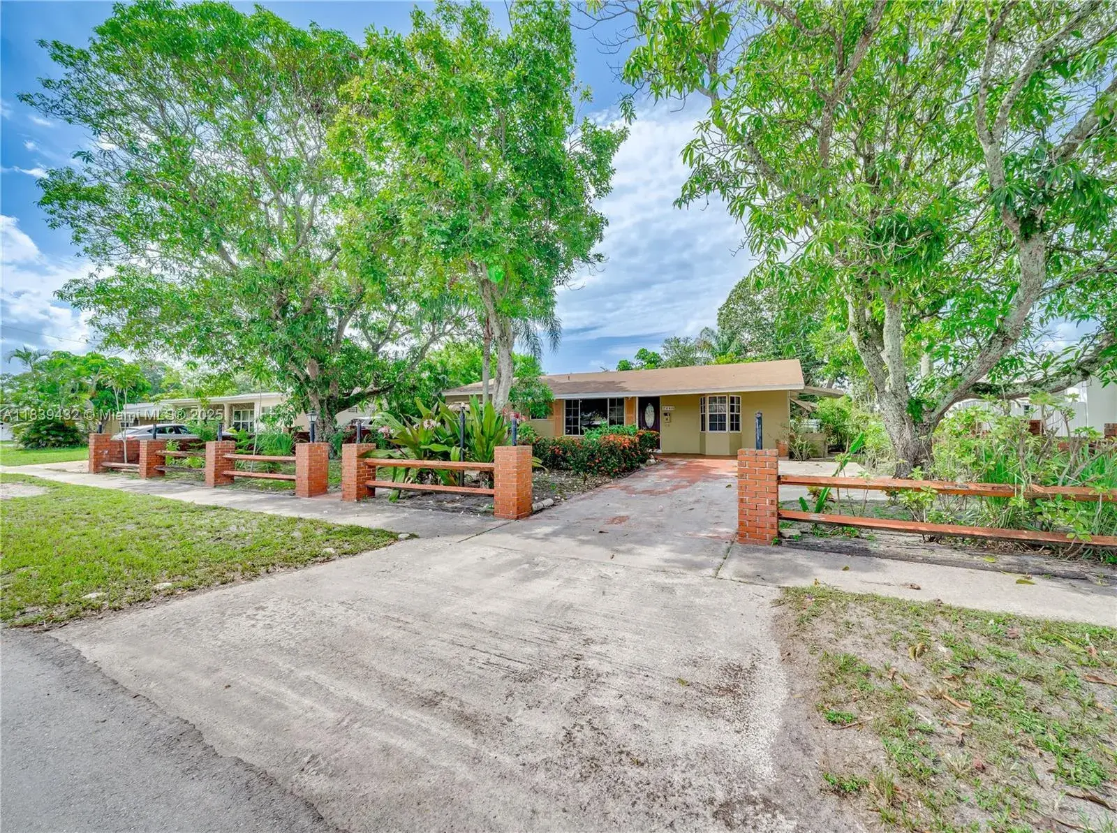 3 bedroom 2 bath Residential for sale at 7140 Fillmore St, Hollywood FL 33024