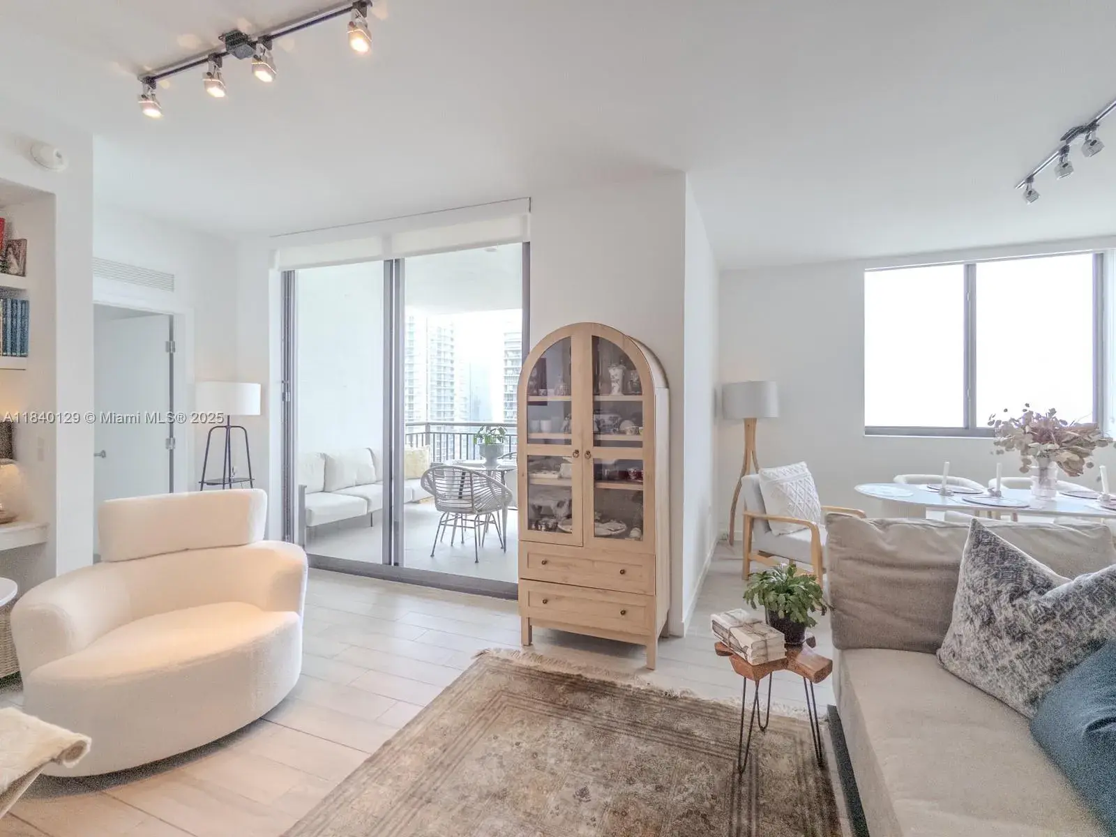 999 SW 1st Ave # 3204, Miami FL 33130 photo 3