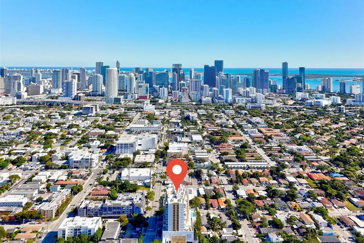 900 SW 8th St, Miami FL 33130