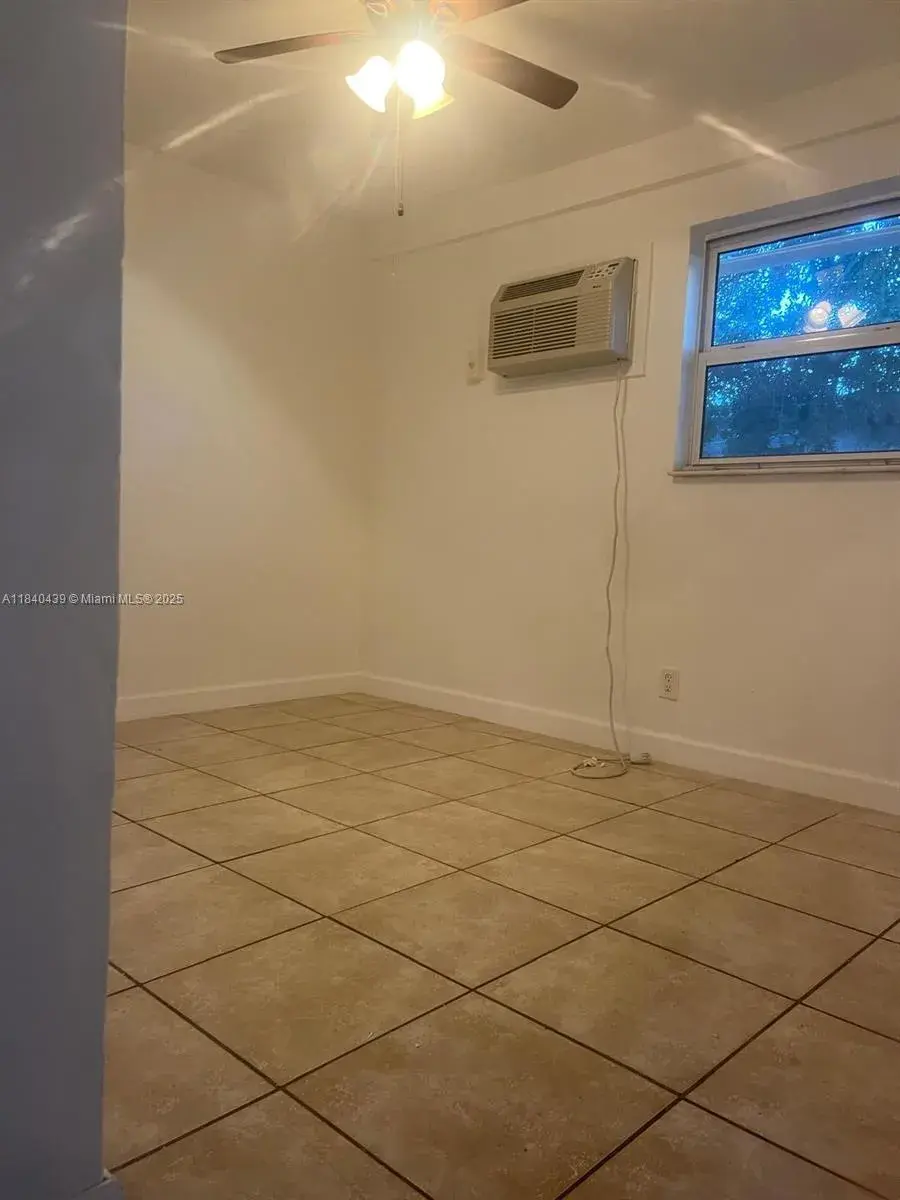1124 NW 2nd St # 2, Fort Lauderdale FL 33311