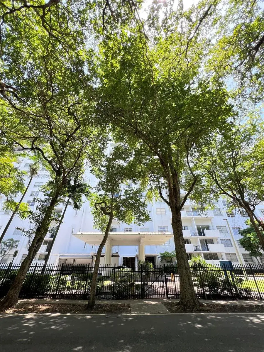 2 bedroom 2 bath Residential for sale at 2780 NE 183rd St # 1714, Aventura FL 33160