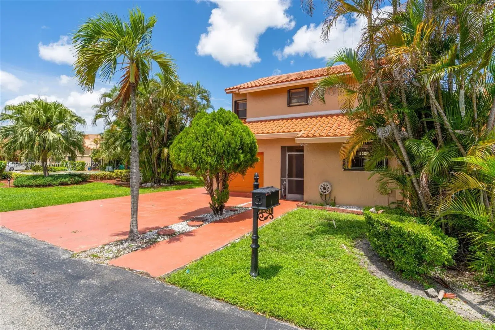 19631 Cypress Ct, Hialeah FL 33015