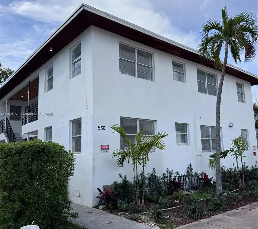 950 79th Ter, Miami Beach FL 33141