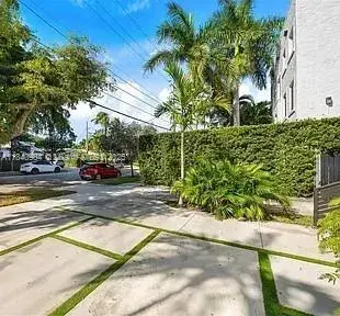 325 SW 30th Rd, Miami FL 33129