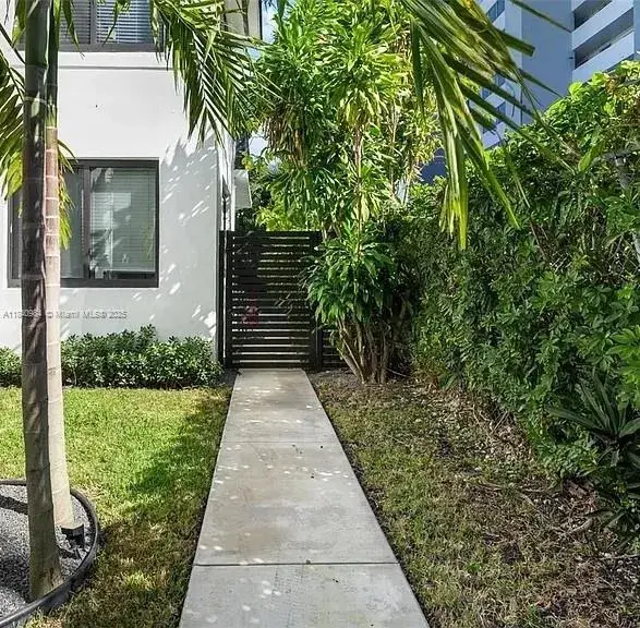 325 SW 30th Rd, Miami FL 33129