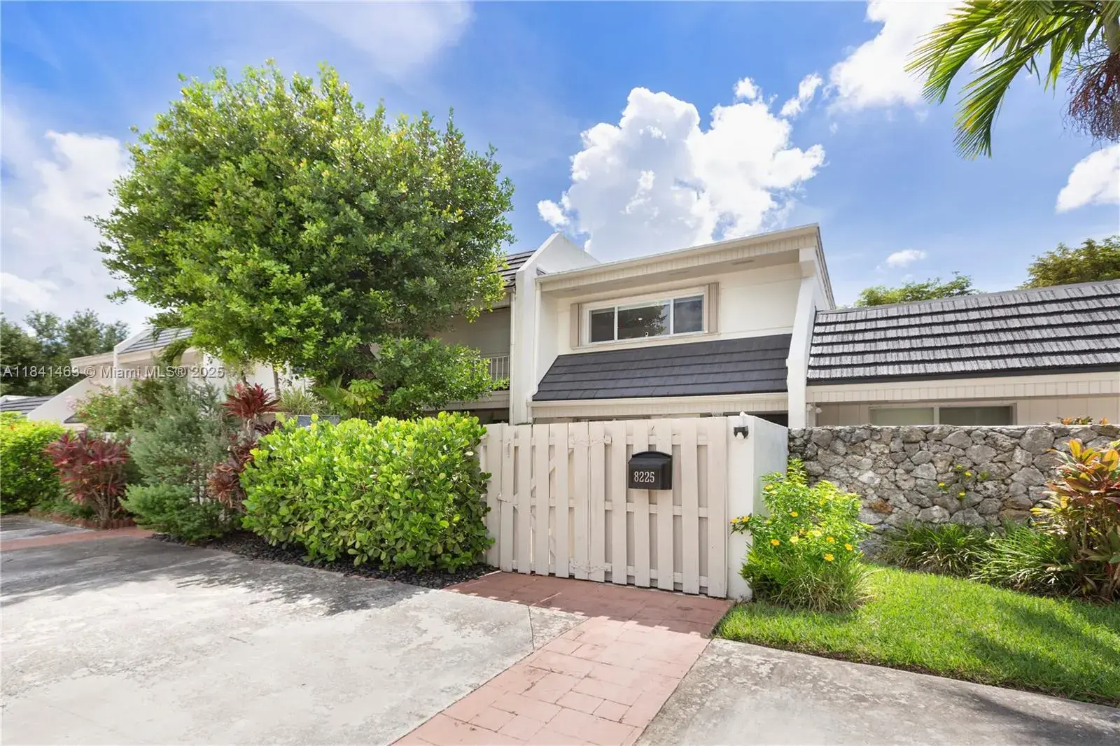 2 bedroom 2 bath Residential for sale at 8225 SW 81st Ct, Miami FL 33143
