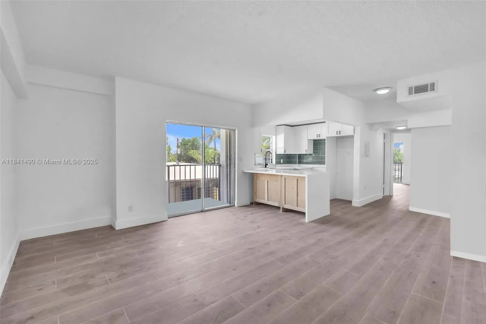 1 bedroom 1 bath Residential for sale at 1960 Marseille Dr # 304, Miami Beach FL 33141