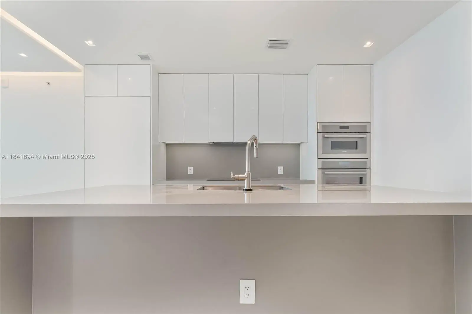 700 NE 24 ST # 5005, Miami FL 33137