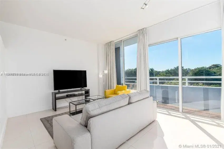 3250 Grand Ave # 407, Miami FL 33133