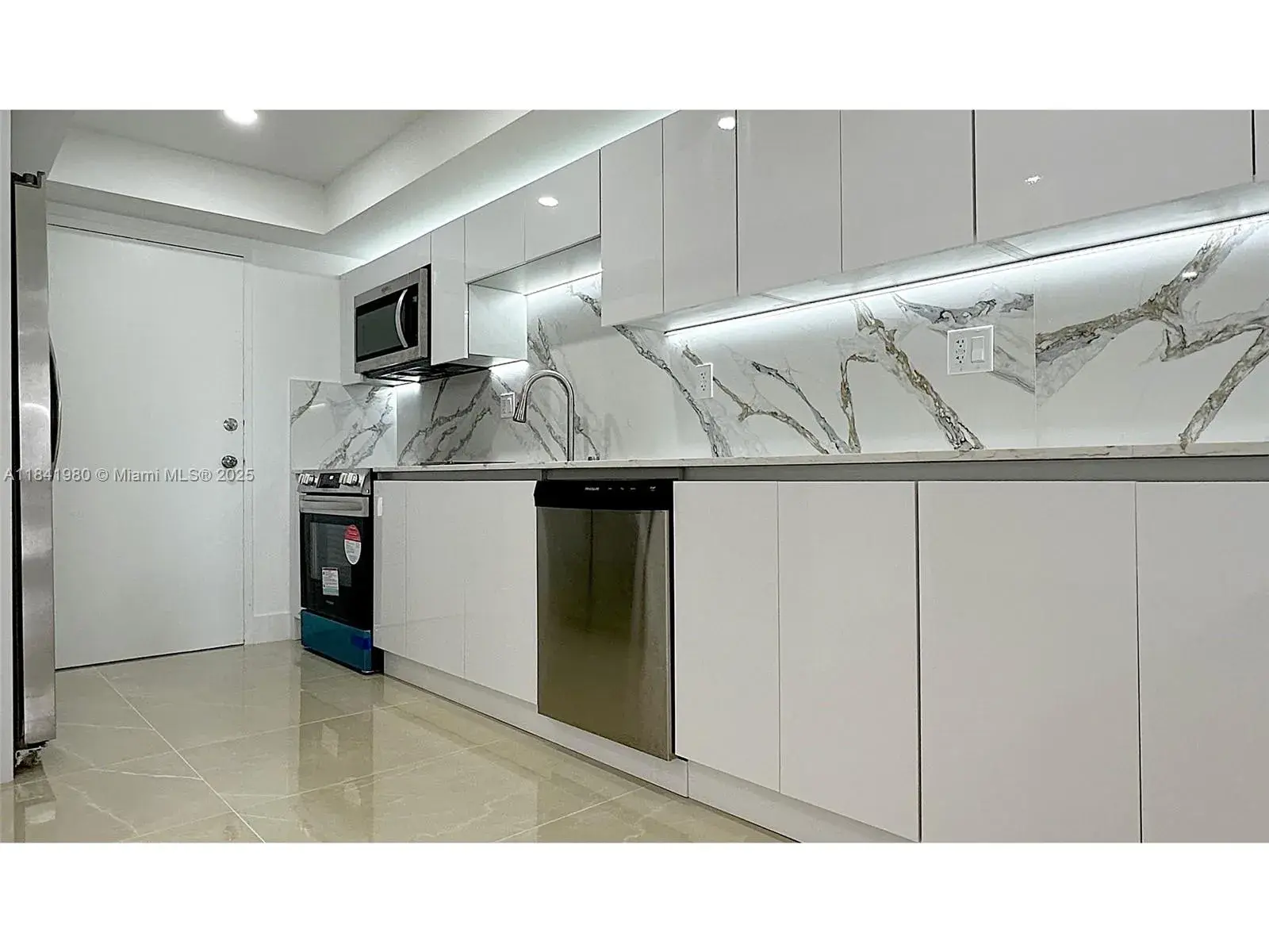 18071 Biscayne Blvd # 1202, Aventura FL 33160