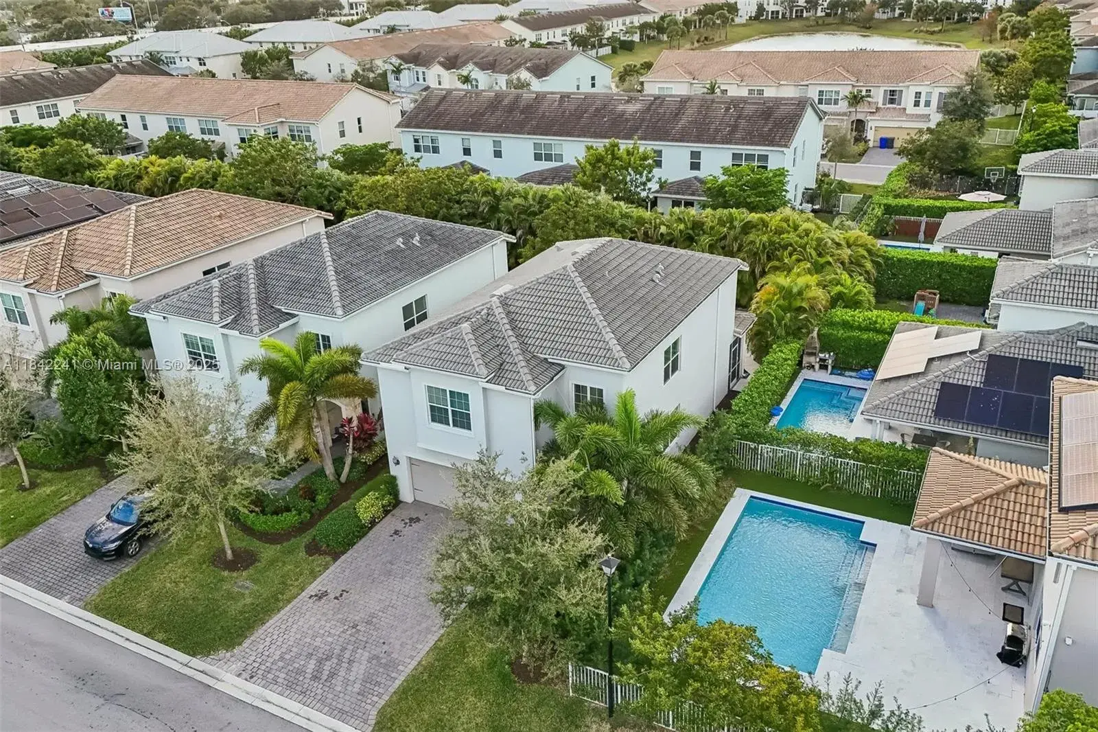 3 bedroom 2 bath Residential for sale at 1402 Myrtle Oak Ter, Hollywood FL 33021