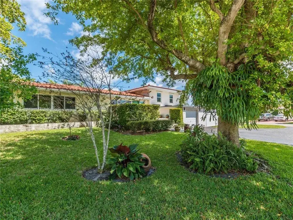 4 bedroom 3 bath Residential for sale at 2616 NE 26th Ave, Lighthouse Point FL 33064