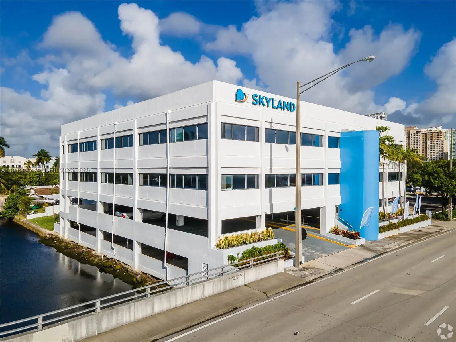 Commercial Sale for sale at 955 S Federal Hwy, Fort Lauderdale FL 33316