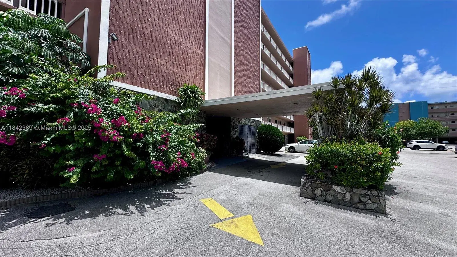 301 NE 14th Ave # 703, Hallandale Beach FL 33009