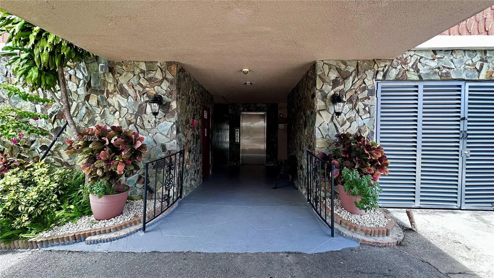 301 NE 14th Ave # 703, Hallandale Beach FL 33009
