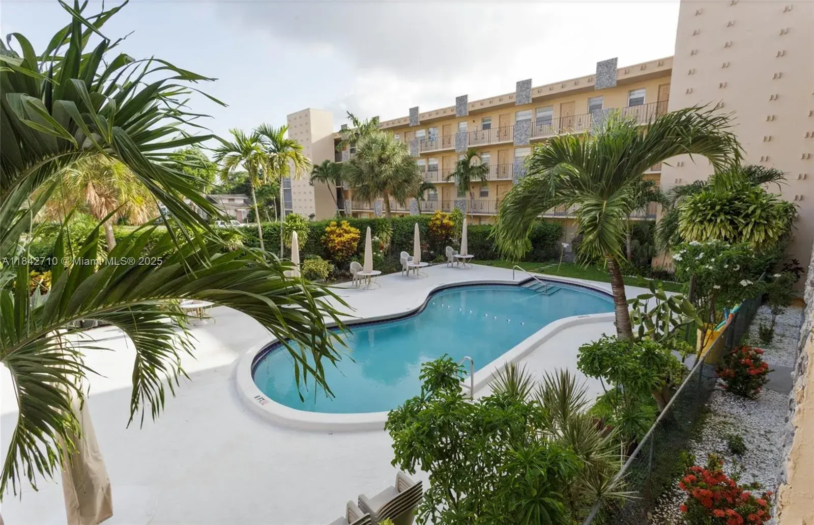 2 bedroom 1 bath Residential for sale at 2145 Pierce St # 218, Hollywood FL 33020