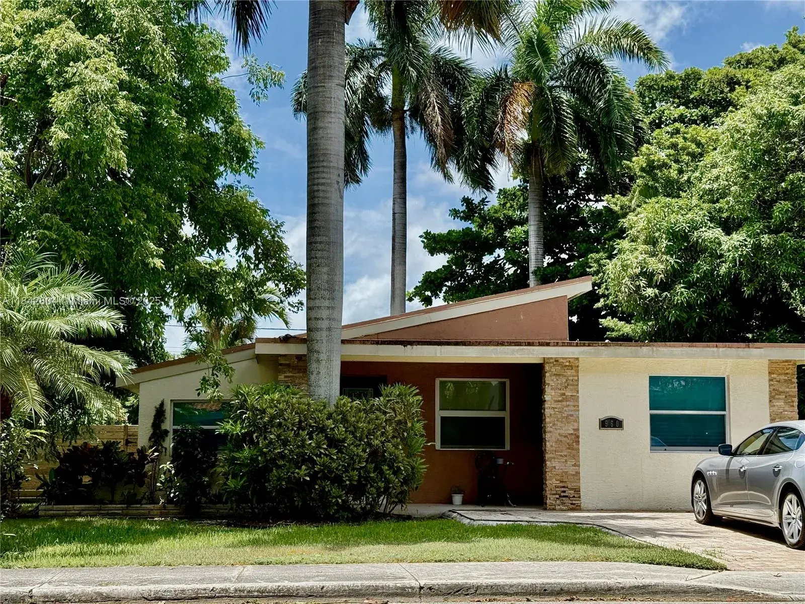 2 bedroom 2 bath Residential for sale at 960 NE 82nd St, Miami FL 33138