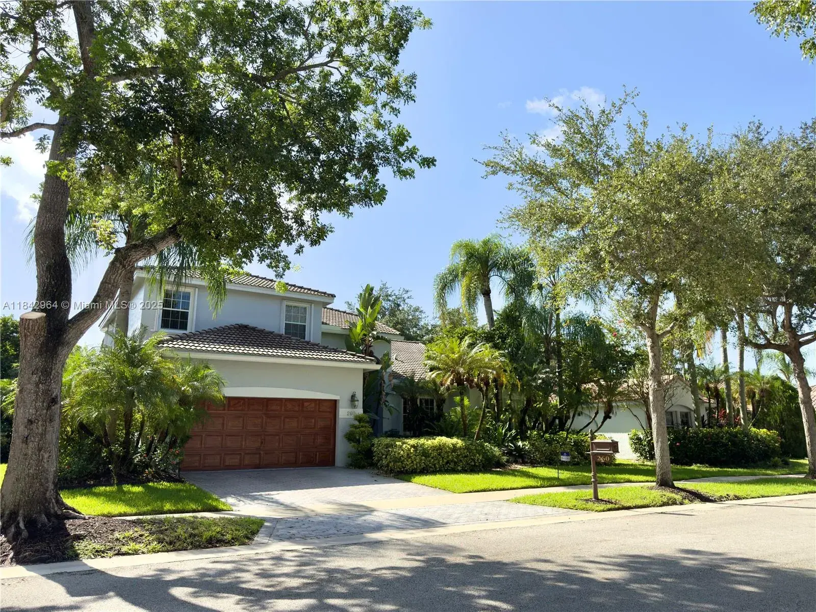 5 bedroom 4 bath Residential for sale at 260 Montclaire Dr, Weston FL 33326