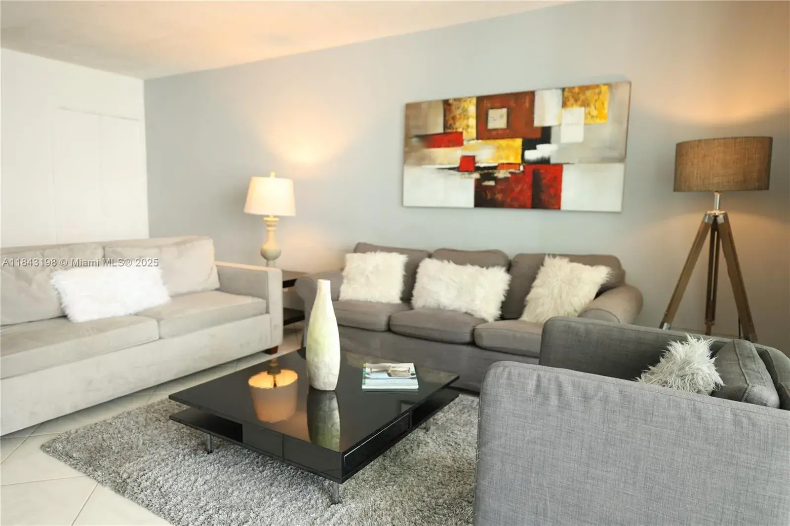 1 bedroom 1 bath Residential Lease for rent at 5151 Collins Ave # 927, Miami Beach FL 33140