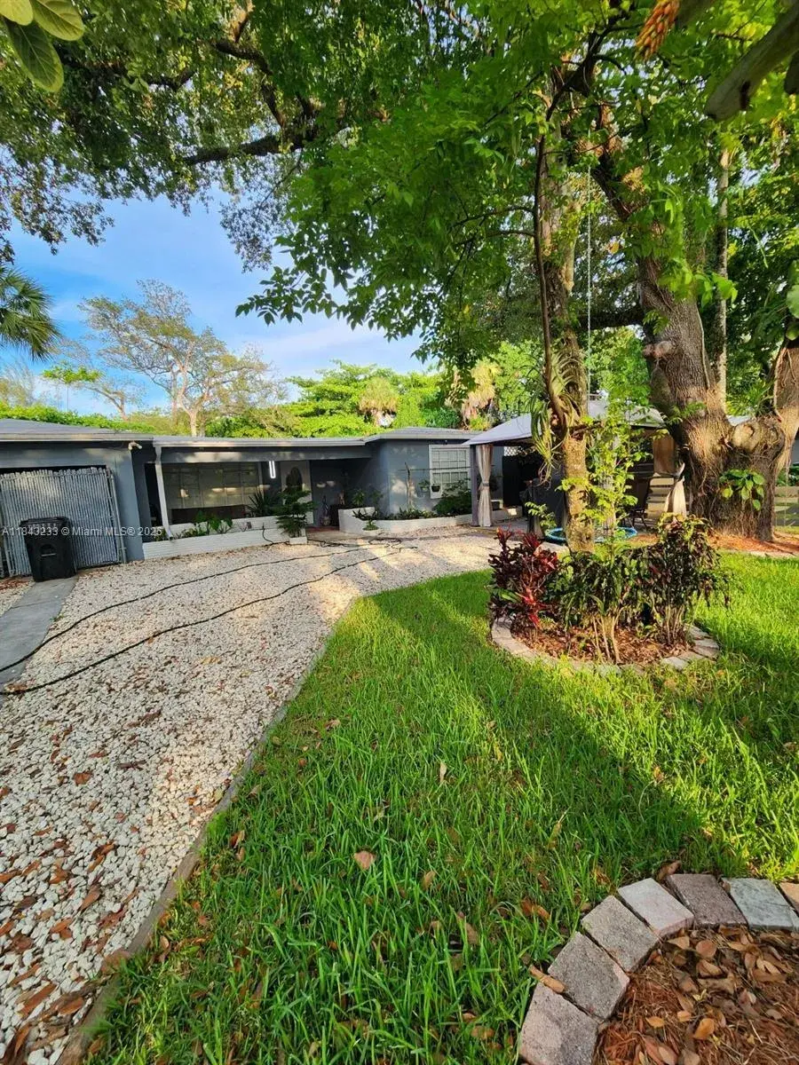 3 bedroom 1 bath Residential Lease for rent at 1872 SW 29th Ave # A, Fort Lauderdale FL 33312