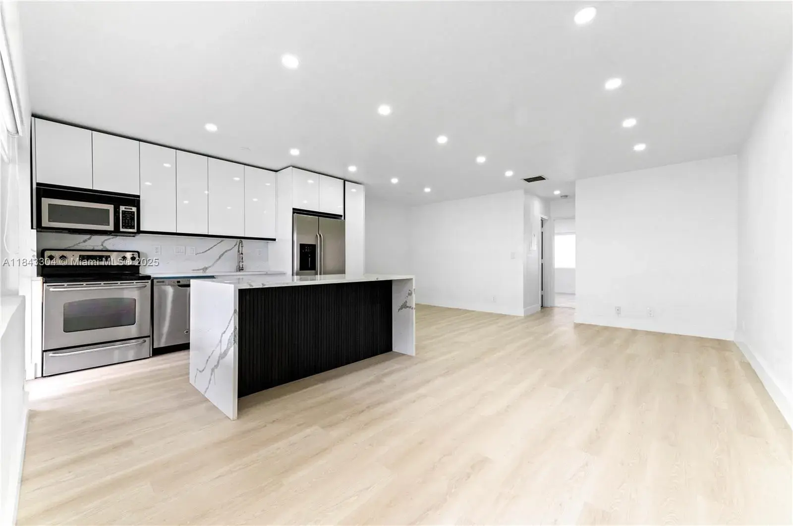 1 bedroom 1 bath Residential for sale at 2881 NE 32nd St # 115, Fort Lauderdale FL 33306