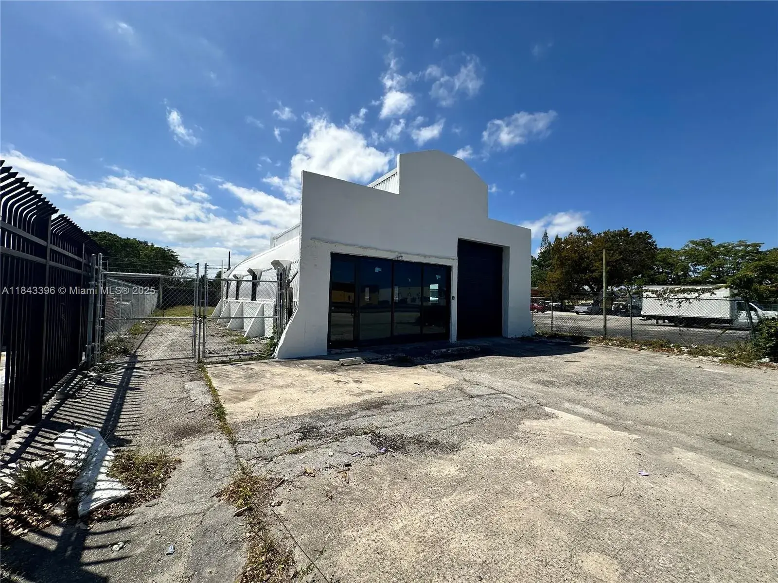 Commercial Sale for sale at 2012 N Dixie Hwy, Hollywood FL 33020