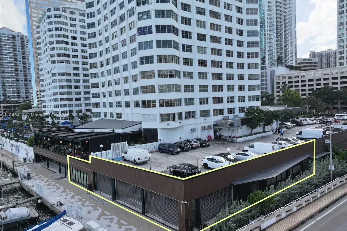 801 Brickell Bay Dr, Miami FL 33131