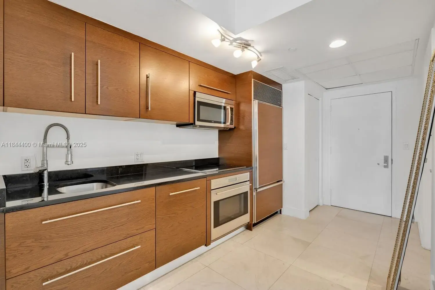 475 Brickell Ave # 2610, Miami FL 33131
