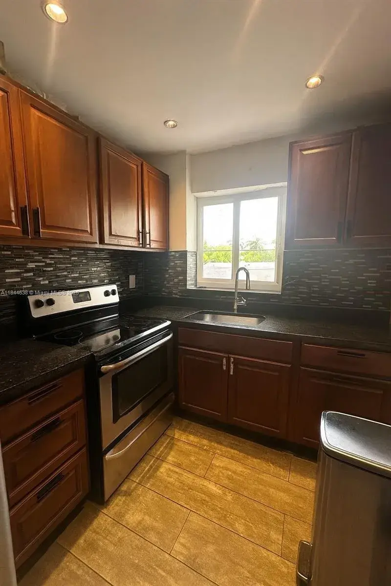 221 Meridian Ave # 309, Miami Beach FL 33139