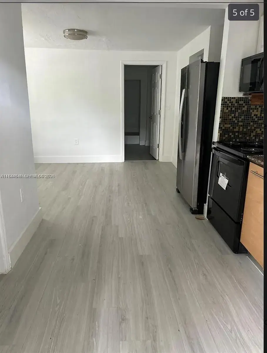 2215 NW 33rd St, Miami FL 33142