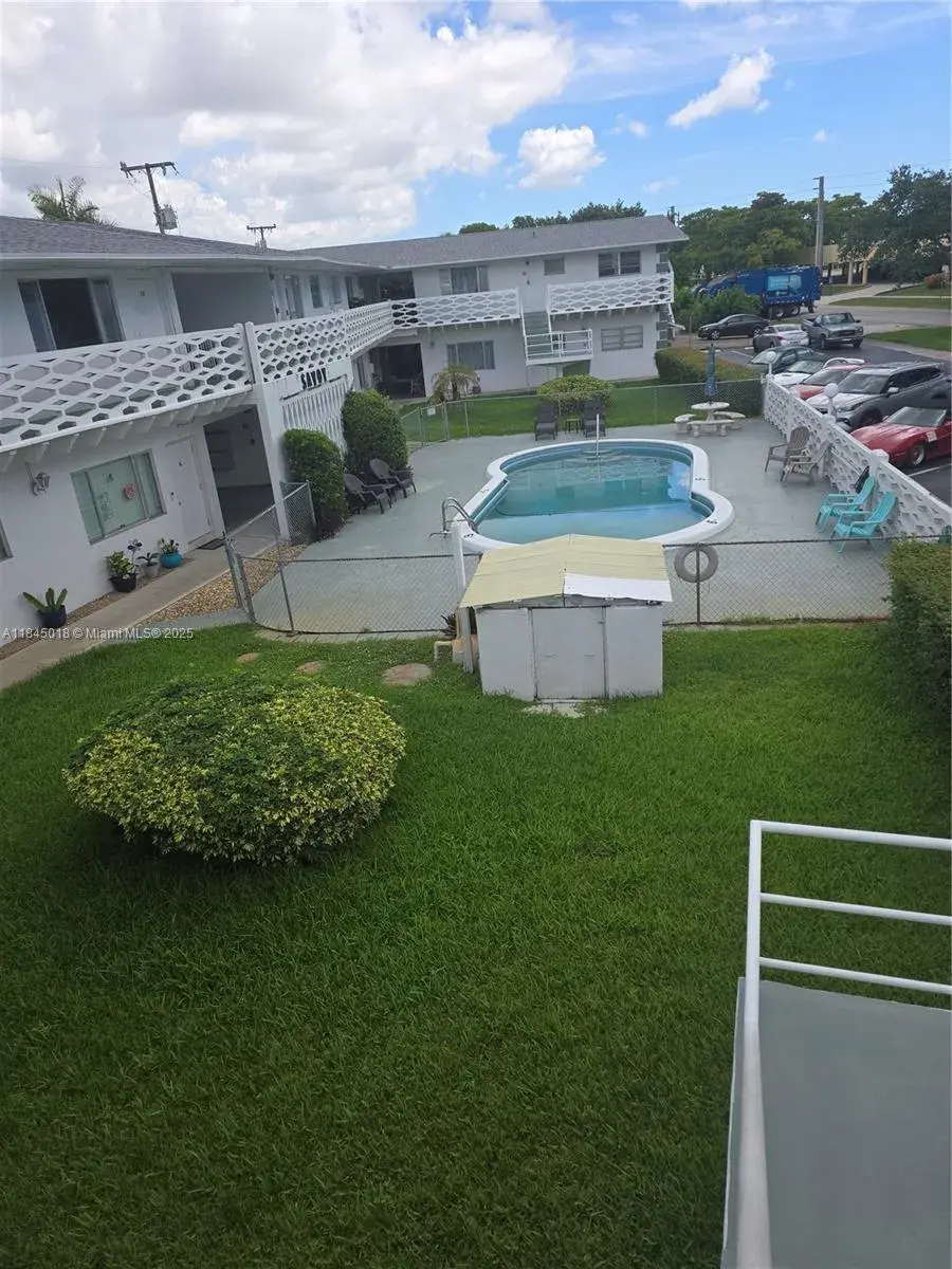 2 bedroom 2 bath Residential for sale at 3847 S Cir Dr # 9, Hollywood FL 33021