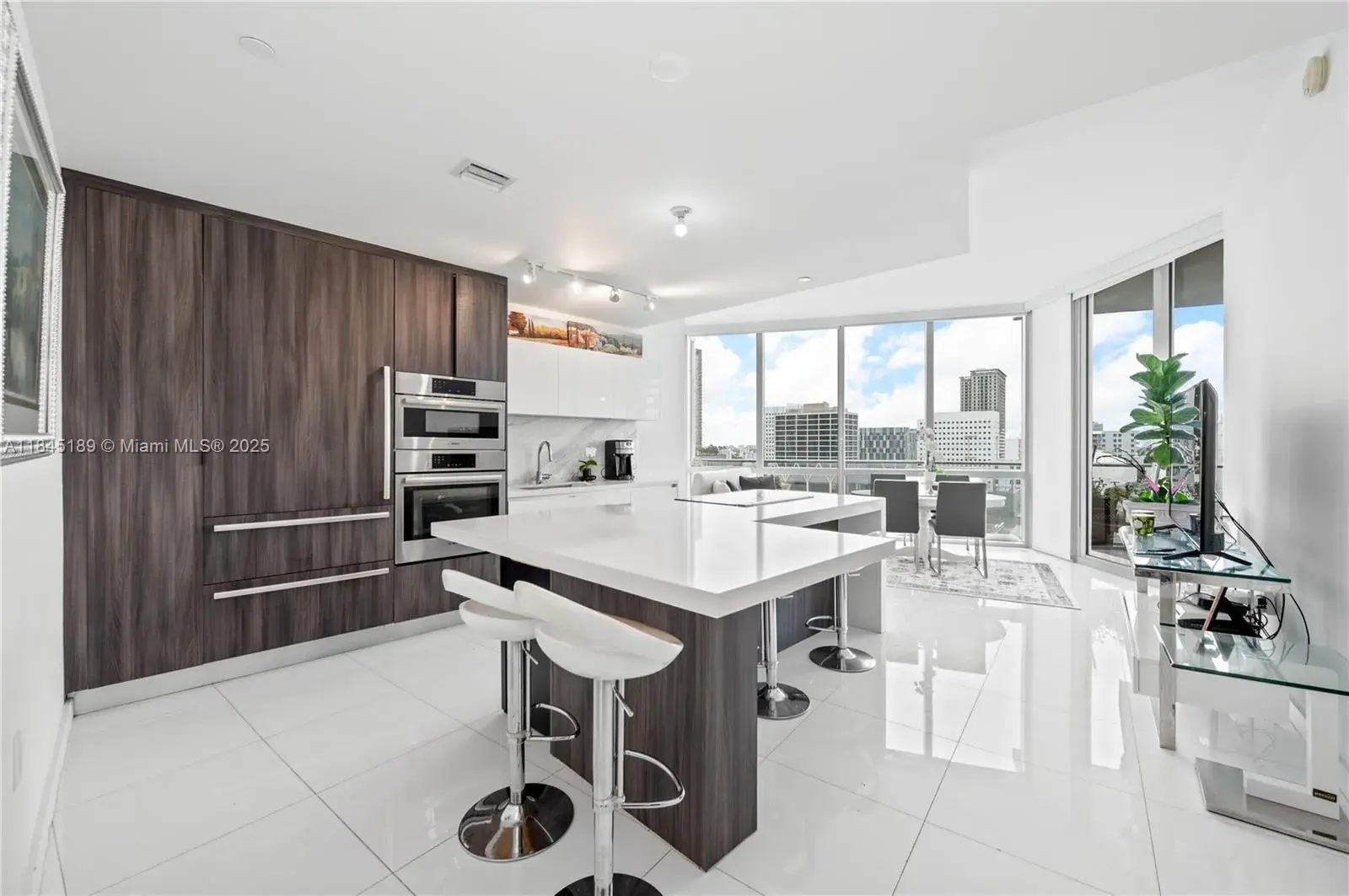 1 bedroom 2 bath Residential for sale at 851 NE 1st Ave # 1410, Miami FL 33132