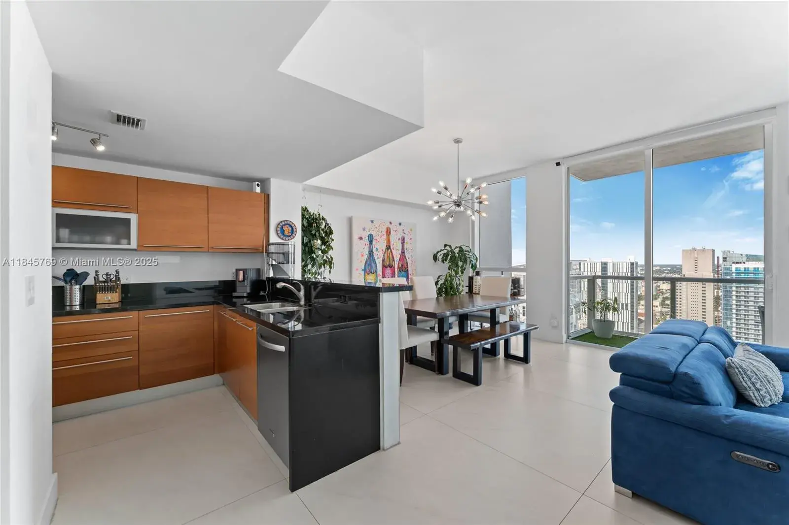 253 NE 2nd St # 4304, Miami FL 33132