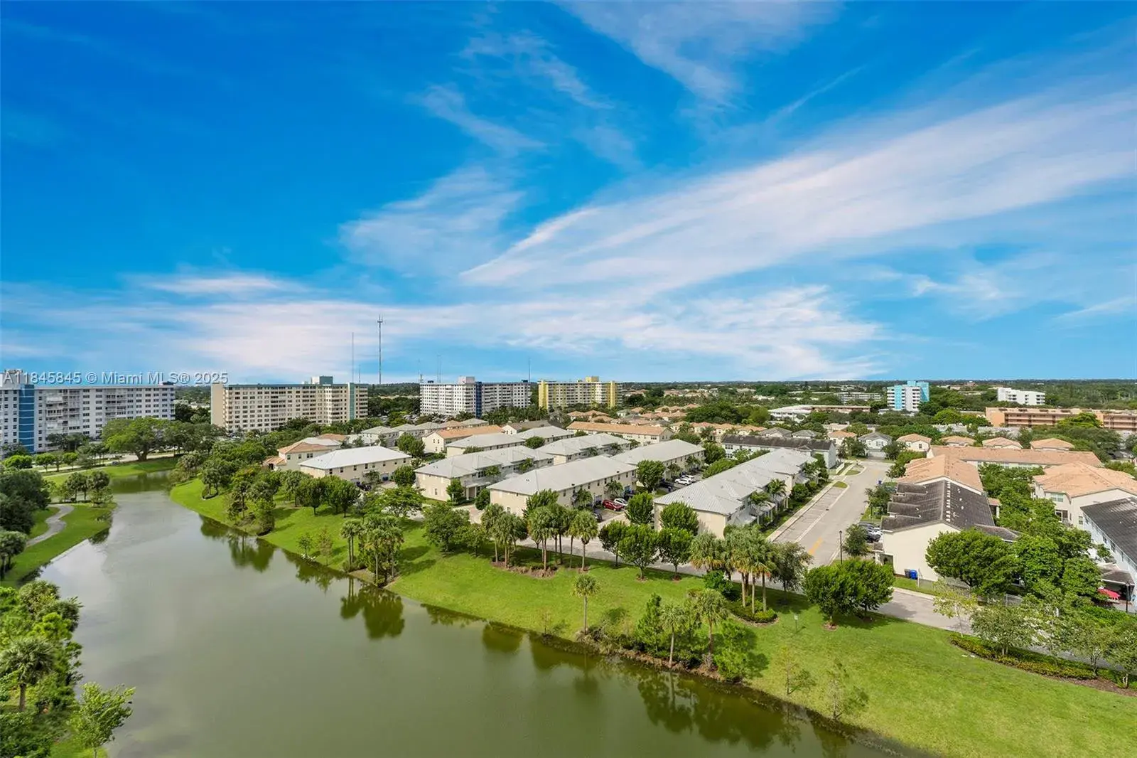 1 bedroom 1 bath Residential for sale at 3850 Washington St # 1114, Hollywood FL 33021